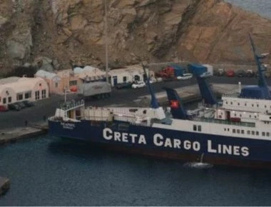 Σε εξέλιξη η επιχείρηση για την αποκόλληση του πλοίου «Νέαρχος» για 11η μέρα